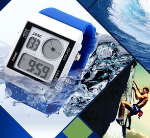 Hai Time Zone thao Mutifunction kỹ thuật số Xem nhựa Strap Với 5 màu sắc Backlights