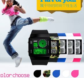Hai Time Zone thao Mutifunction kỹ thuật số Xem nhựa Strap Với 5 màu sắc Backlights