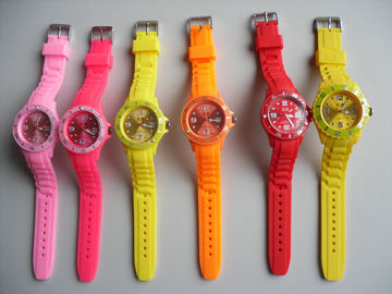 Đầy màu sắc tùy Silicone dây đeo cổ tay xem Embossed / Silicone Xem Strap