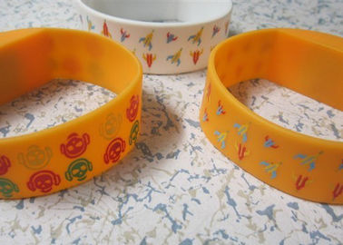 Vàng Silk in 2.25cm Rộng Silicone thể thao đeo tay Đồng hồ cho quảng cáo trong quà tặng